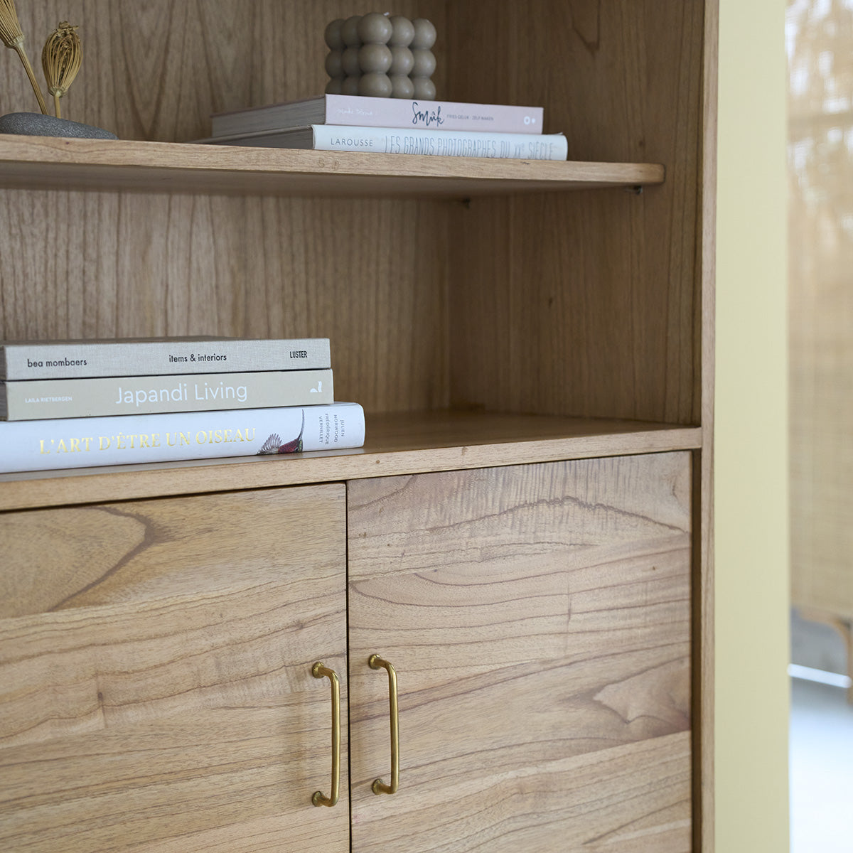 SUZANNE - Bücherregal aus massivem Mindi 85 cm