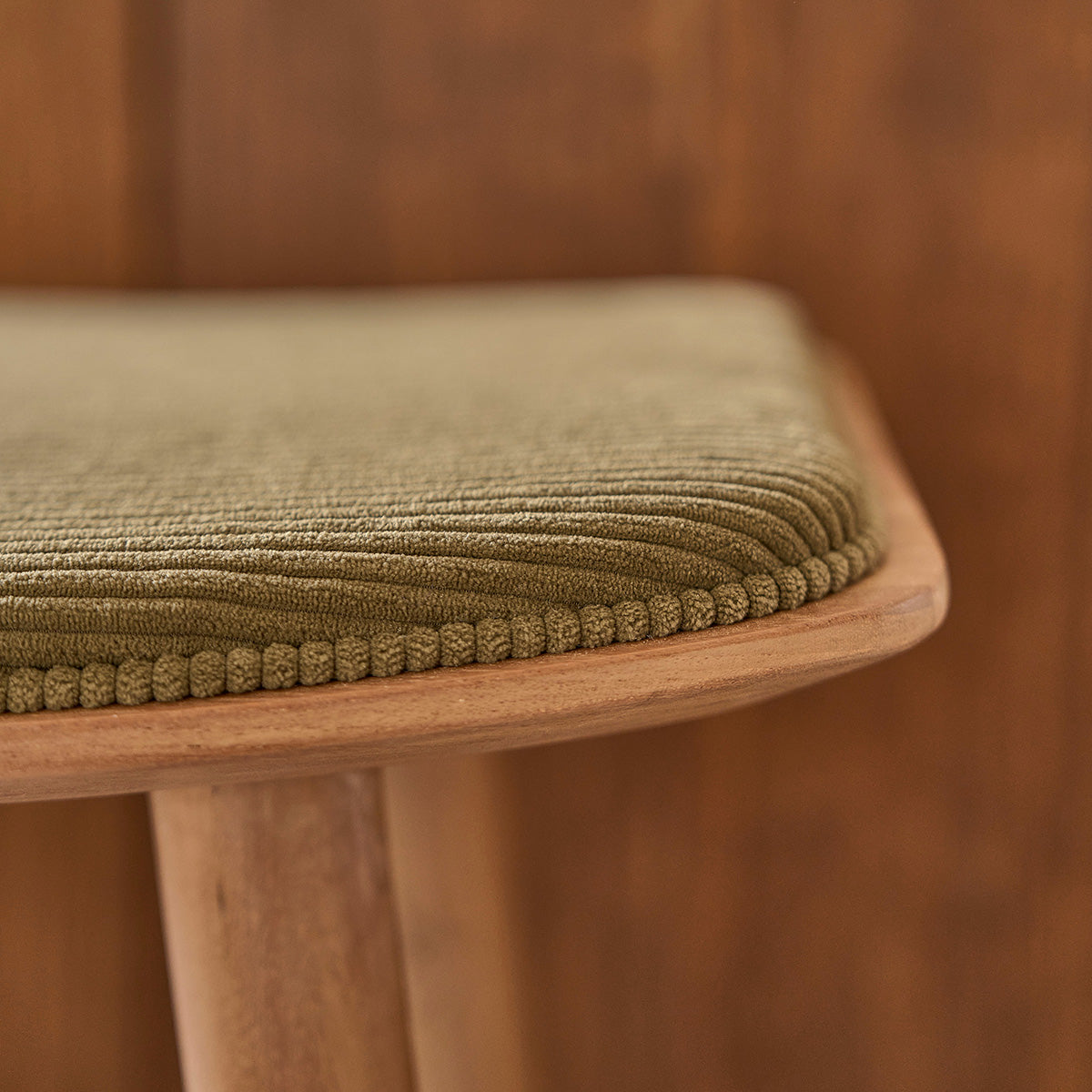 AMBRE - Sgabello in teak massello con seduta in velluto a coste 65 cm