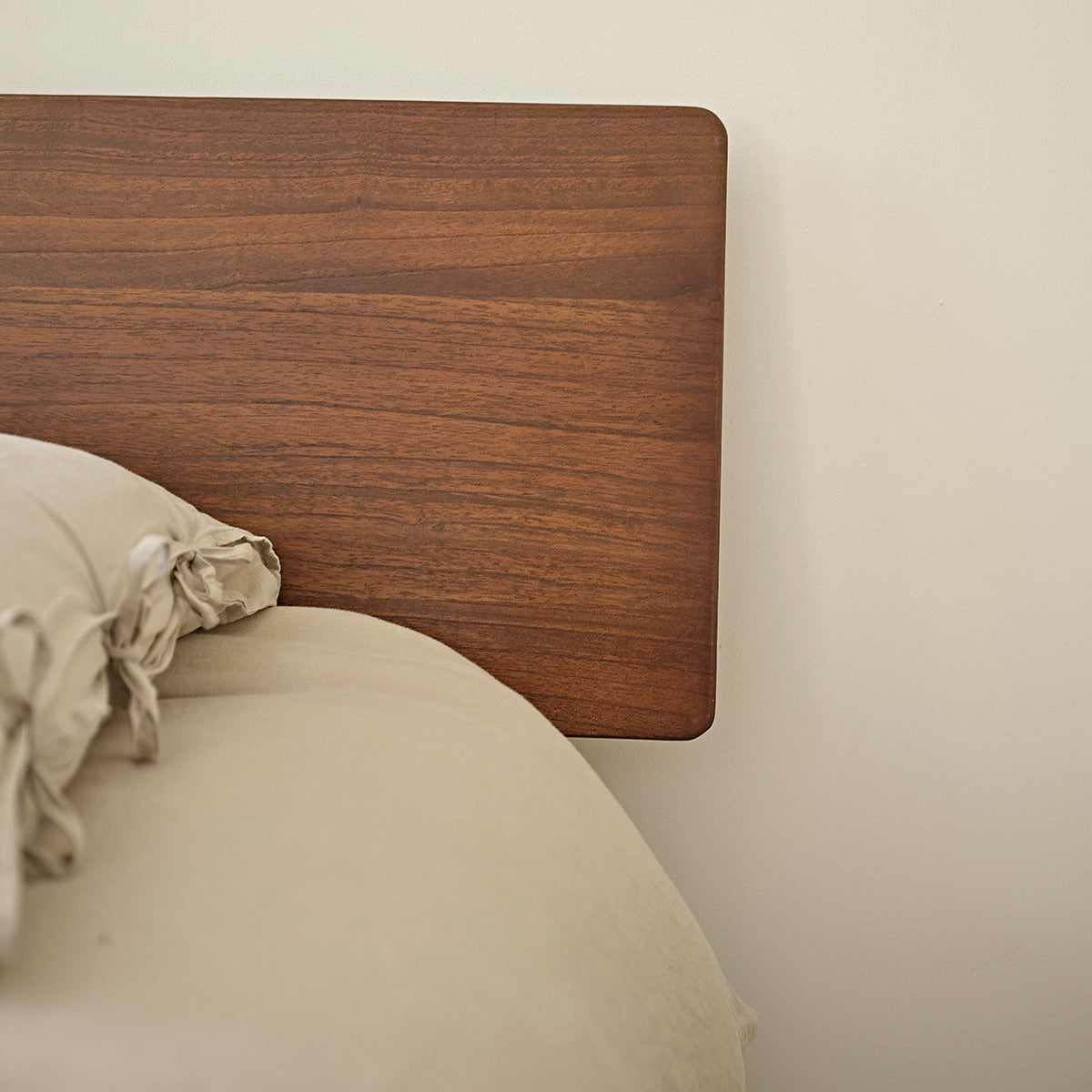 VINTAGE - Bett aus massivem Mindi 160 cm, mit Lattenrost