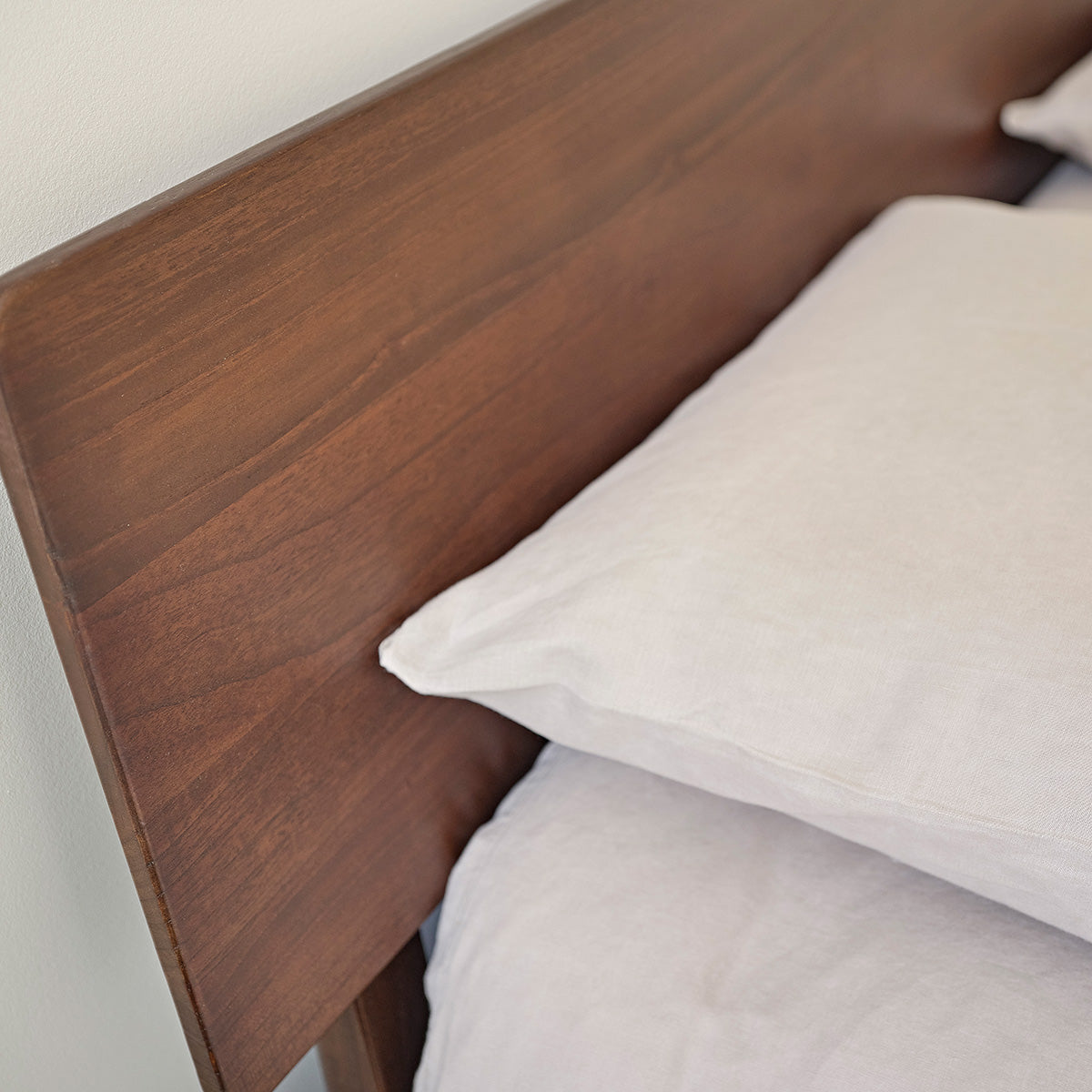 VINTAGE - Bett aus massivem Mindi 160 cm, mit Lattenrost