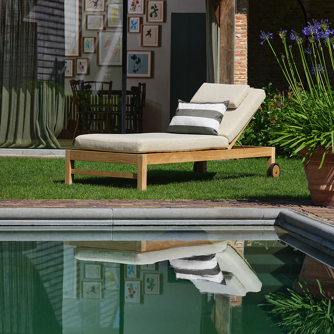 PALOMBAGGIA - Lettino prendisole reclinabile in teak massiccio con cuscini beige screziati