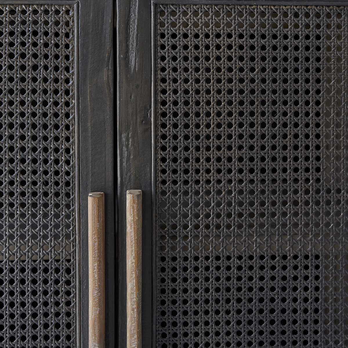 JUNKO - Schrank aus recyceltem Massivholz