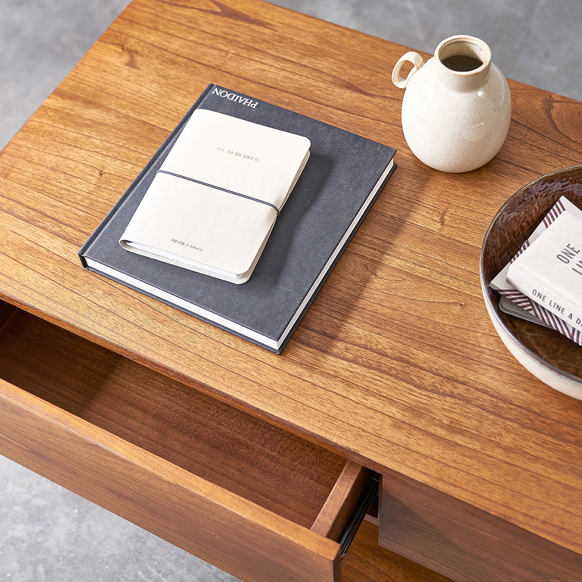 MILO - Table basse en mindi massif finition noyer 120 cm