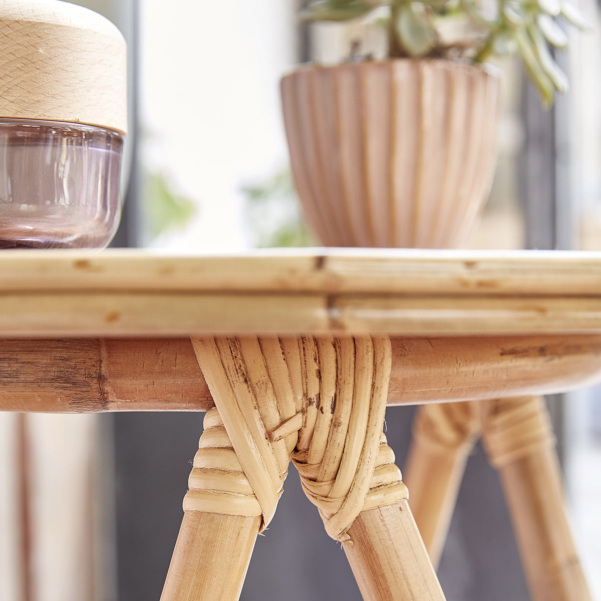 PAOLA - Table d'appoint en rotin naturel