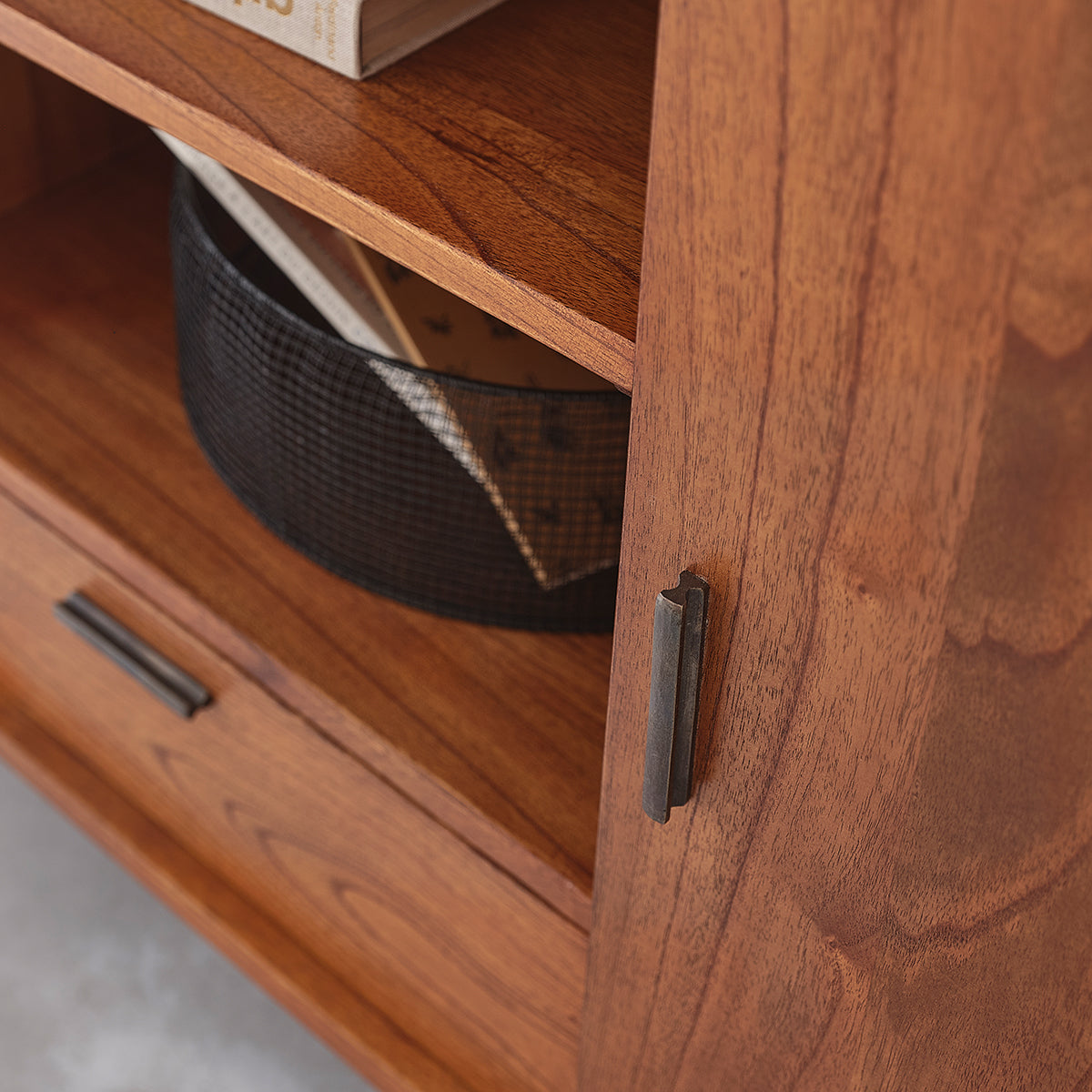 CELESTE - Credenza in mindi massello 180 cm