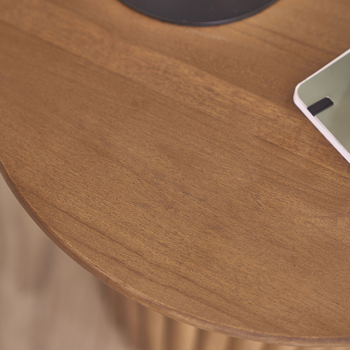 COLINE - Runder Beistelltisch aus massivem Teakholz