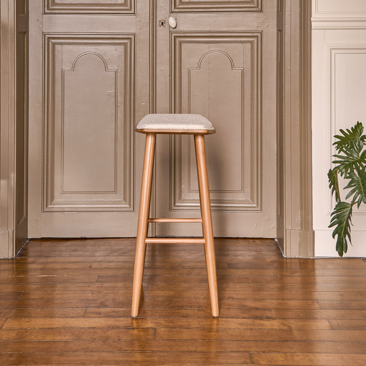 AMBRE - Tabouret de bar en teck massif assise bouclette 75 cm