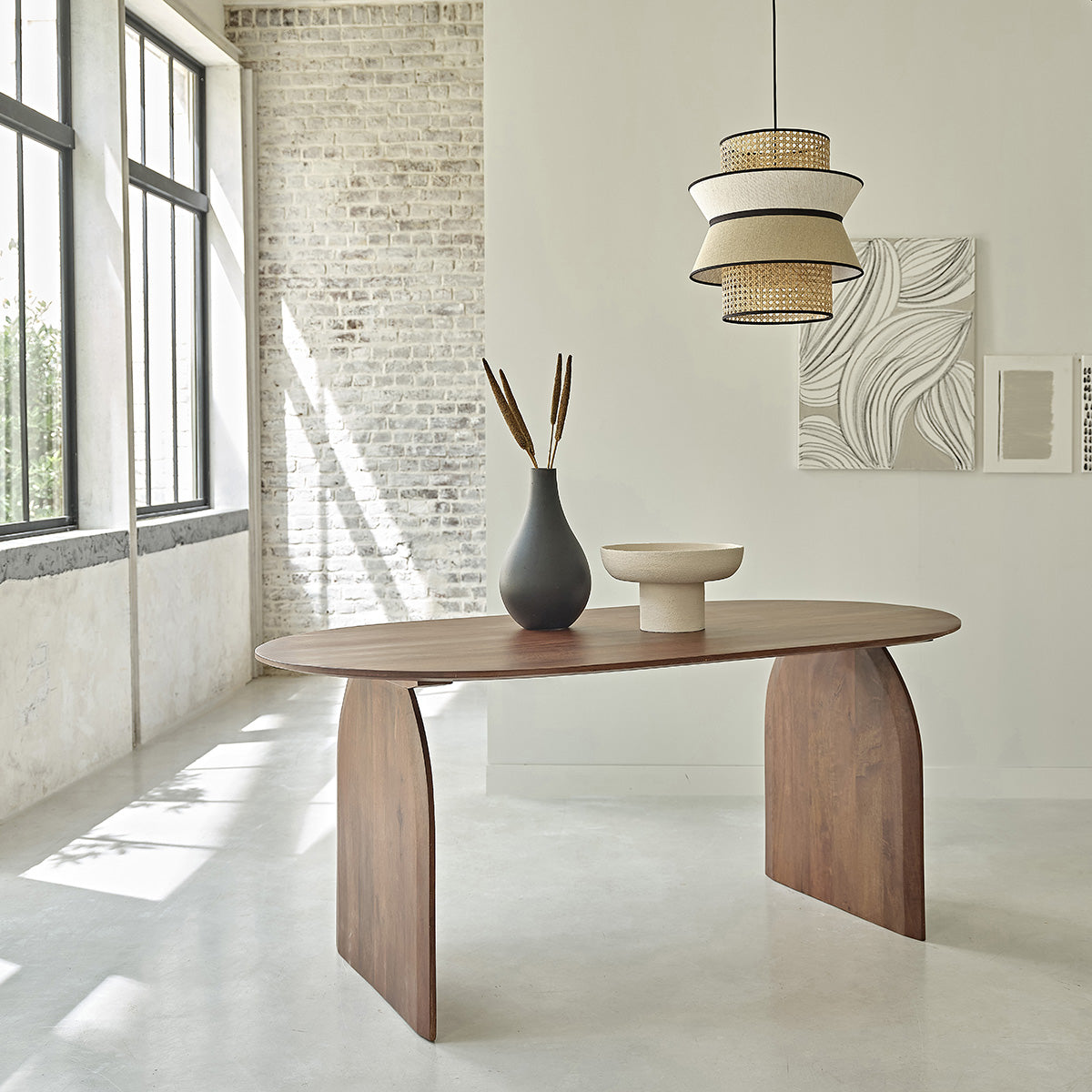 OCTAVIE - Tisch aus massivem Mangoholz mit Nussbaum-Oberfläche für 6/8 Pers.