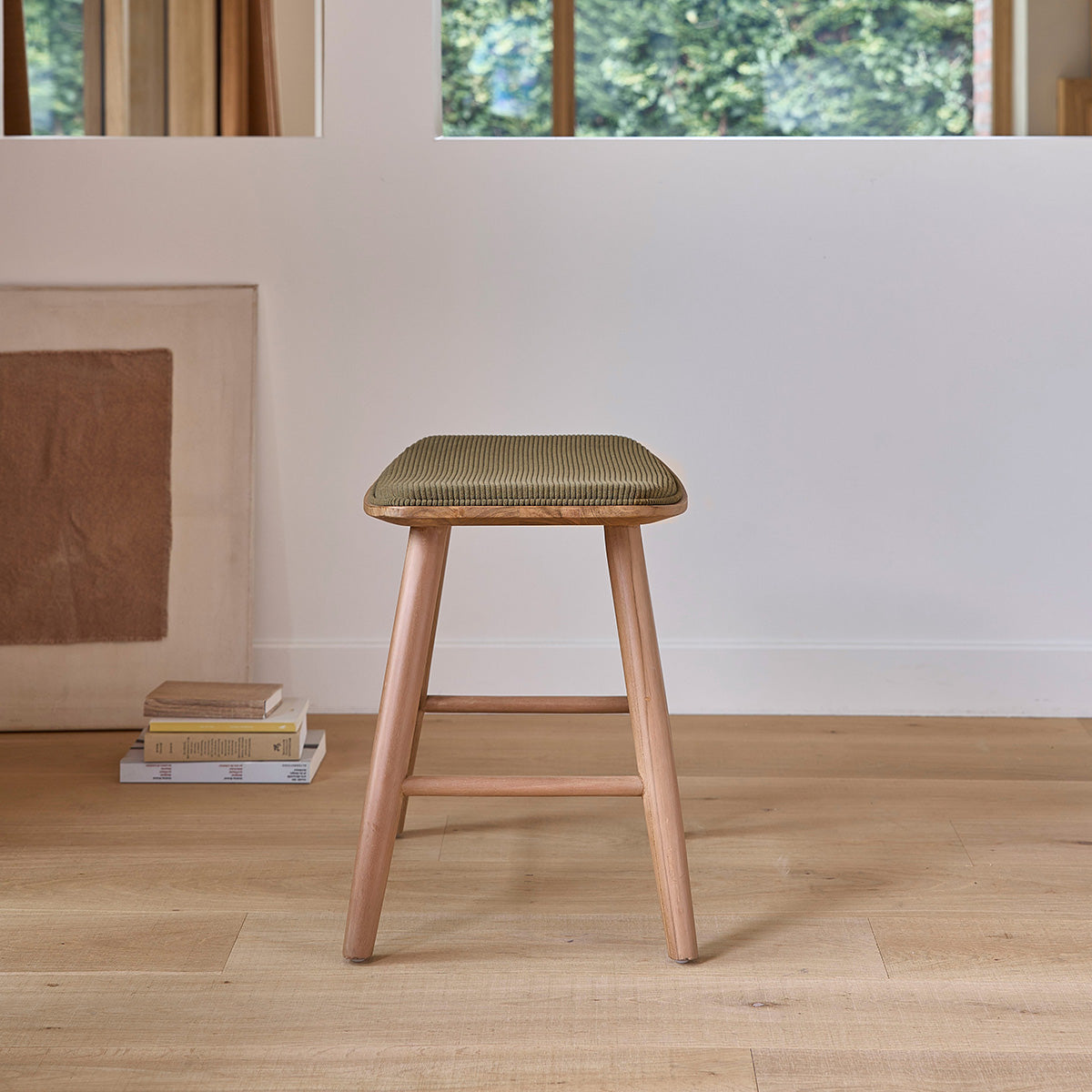 AMBRE - Tabouret de bar en bois de teck assise velours côtelé 45 cm