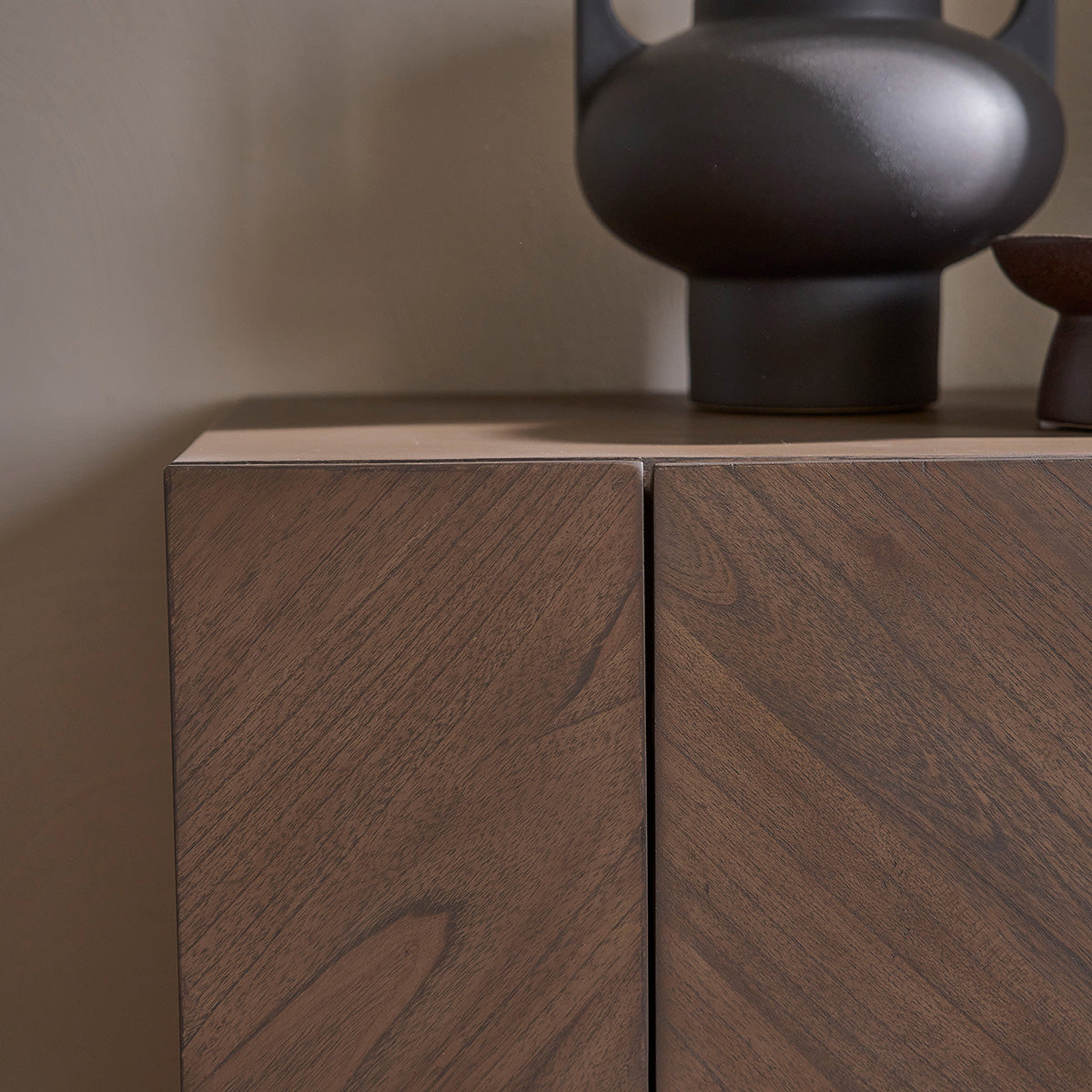 CALIX - Credenza in mindi massello e metallo finitura noce 200 cm