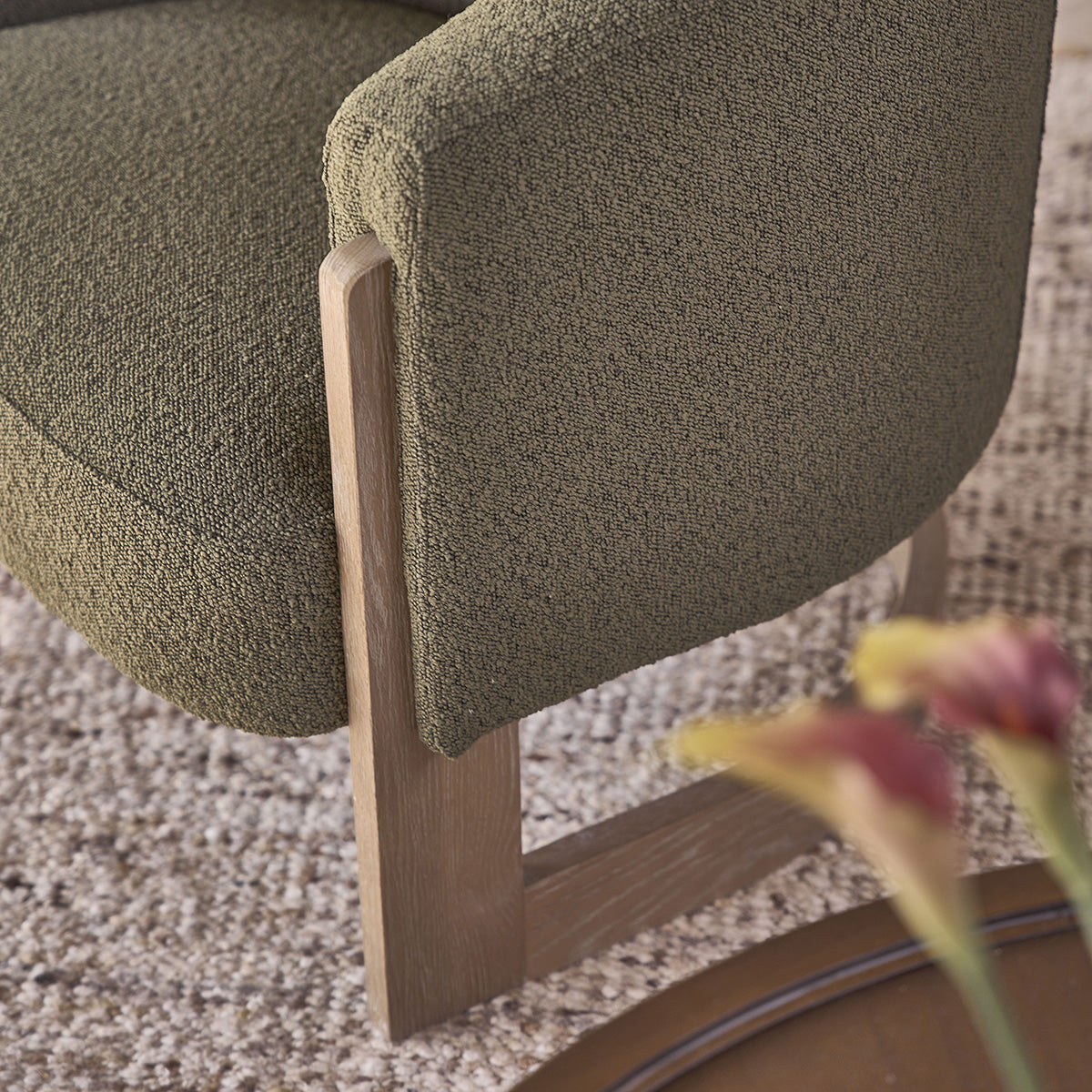 MALO - Poltrona in rovere massello e tessuto bouclé kaki