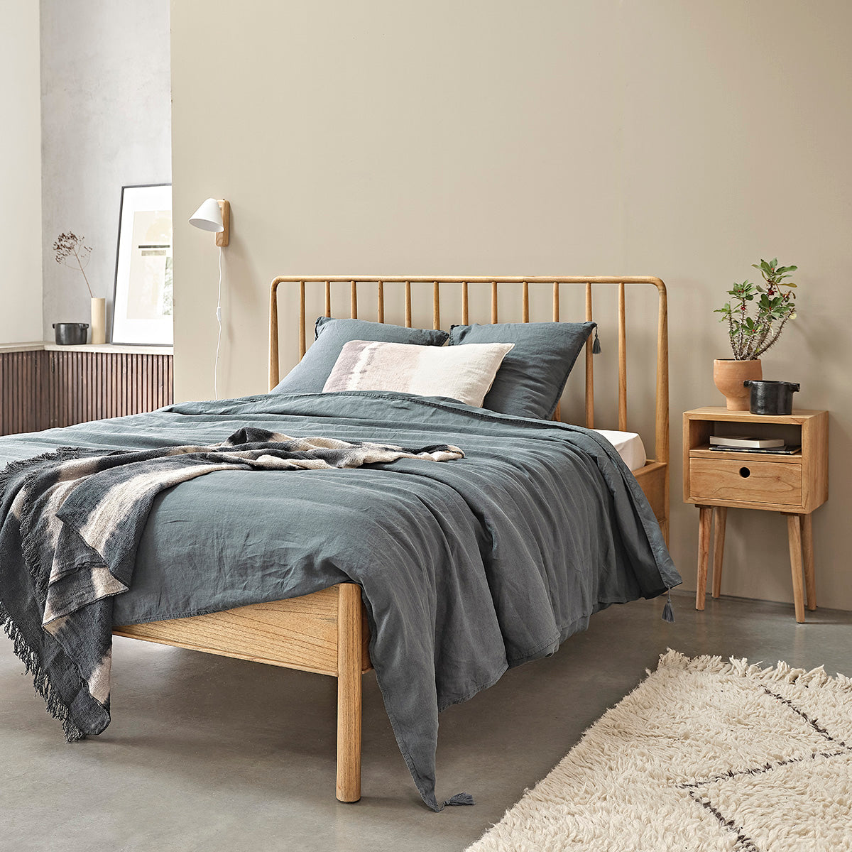 ESMEE - Bett aus massivem Mindi 160 cm