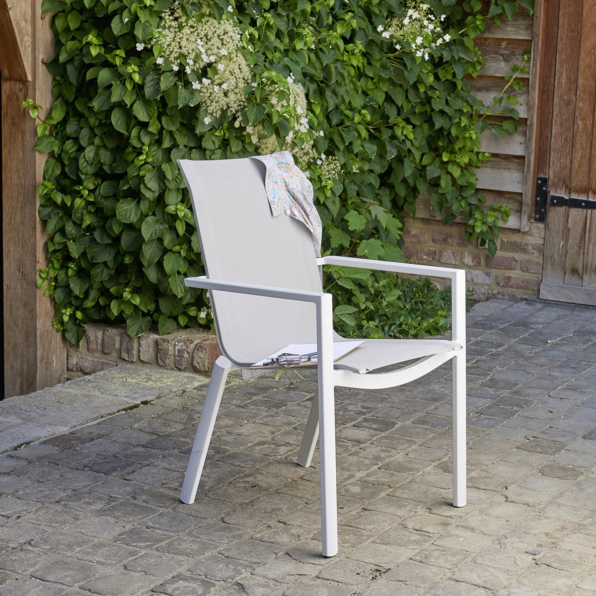 TULUM - Gartensessel aus weißem Aluminium und grauem Textilene
