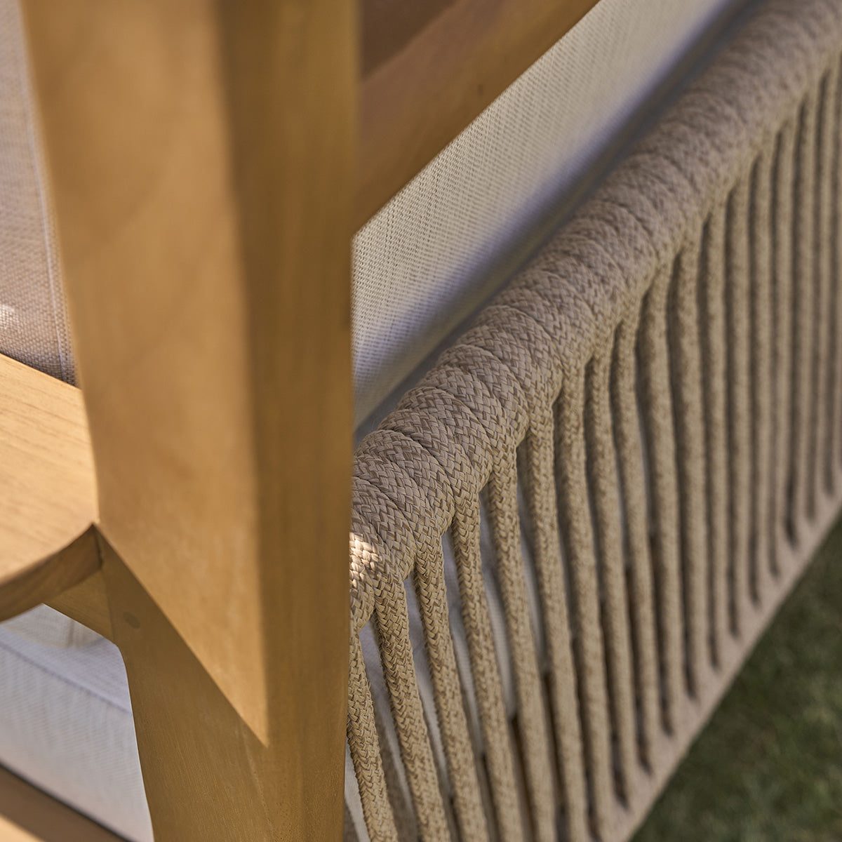 MAORA - Fauteuil de jardin en teck massif avec coussins