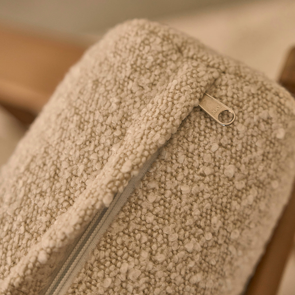 SERENE - Fauteuil en teck massif et tissu bouclette