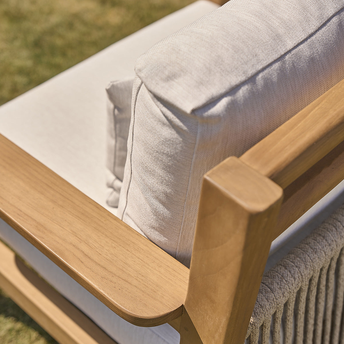 MAORA - Set di mobili da giardino bassi in teak massello con cuscini