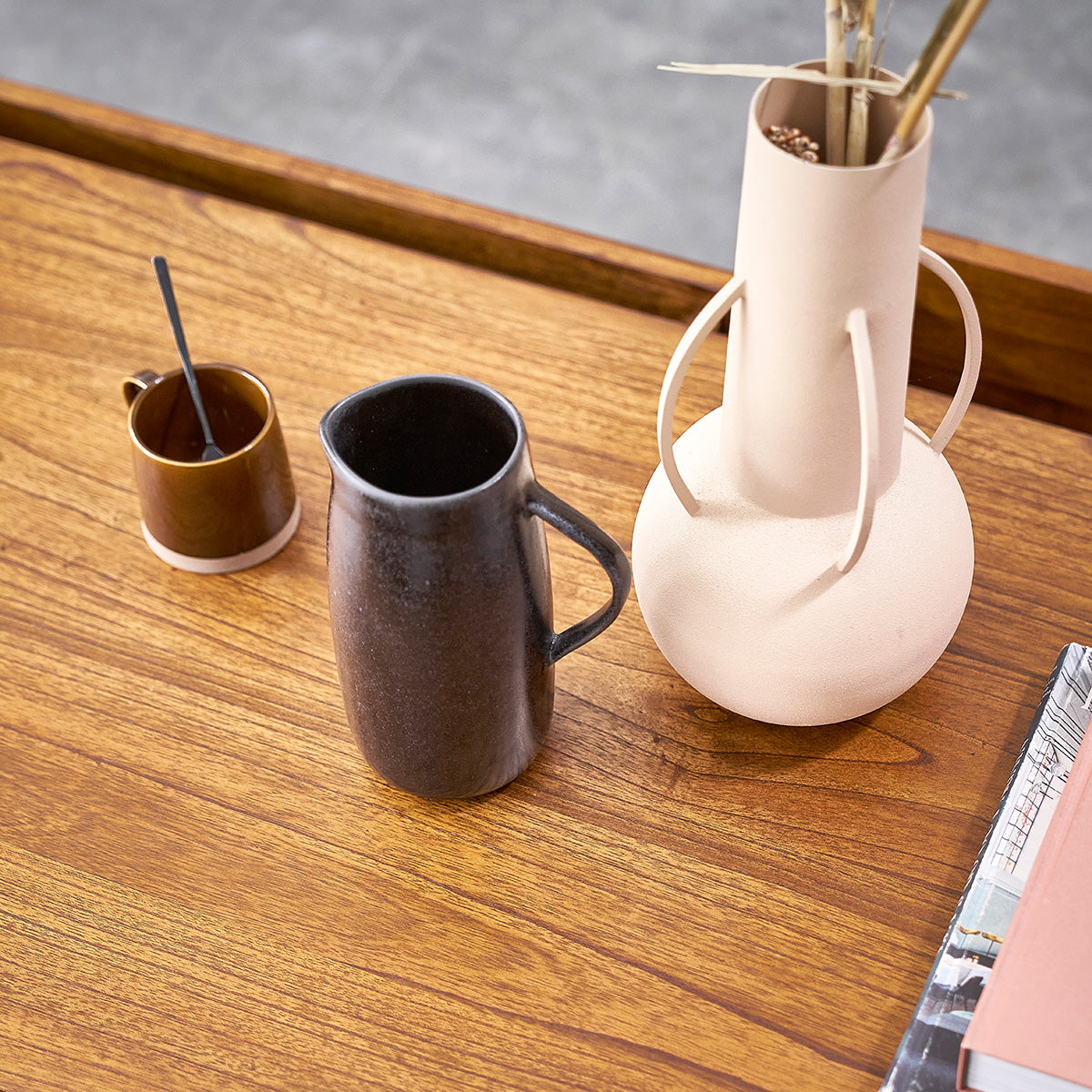 MILO - Table basse en mindi massif finition noyer 140 cm