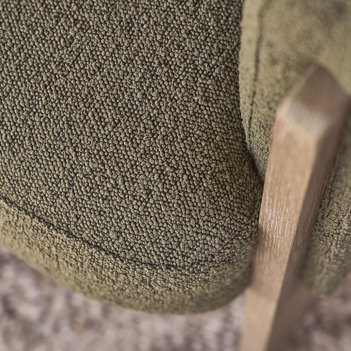 MALO - Poltrona in rovere massello e tessuto bouclé kaki