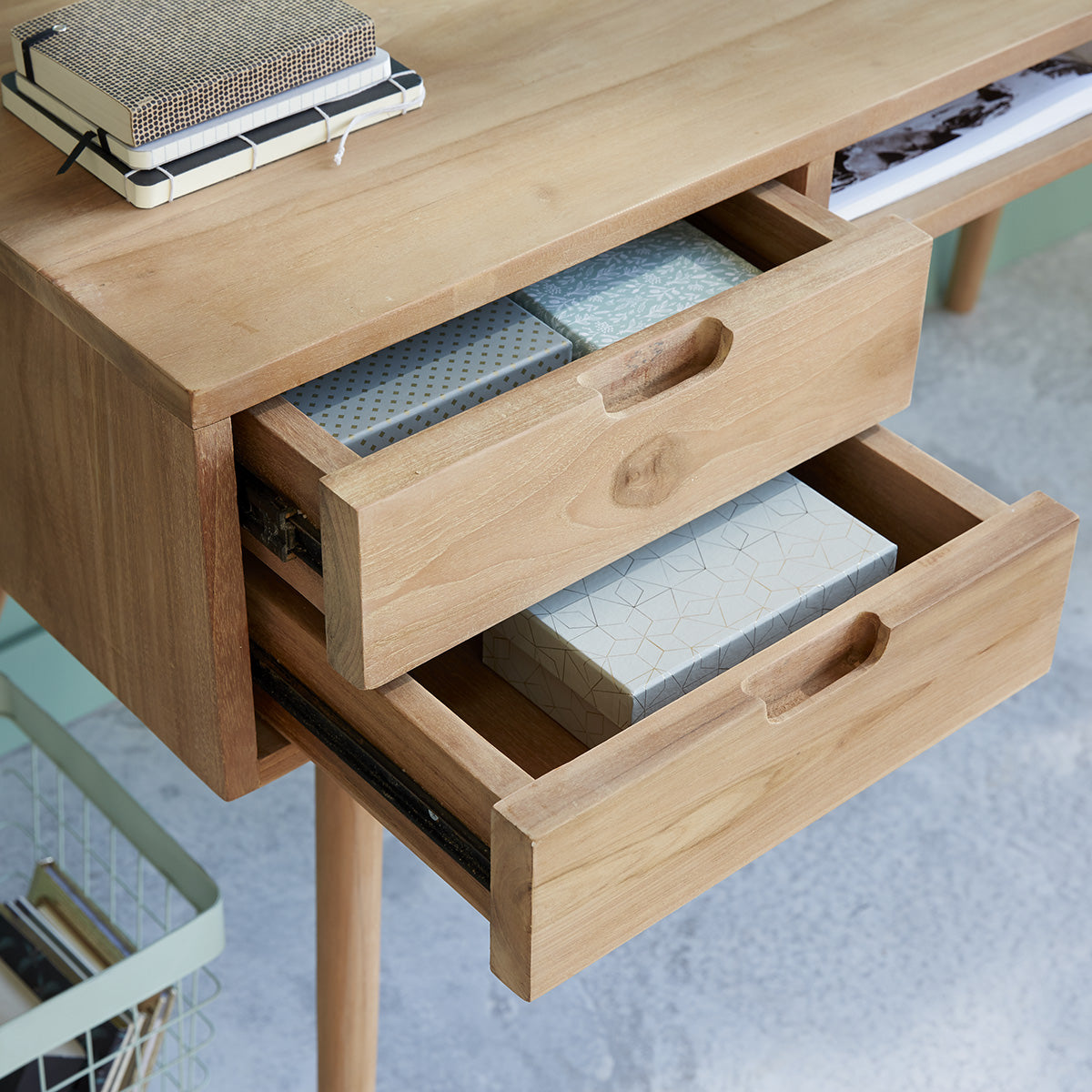 ISAURE - Schreibtisch aus massivem Teakholz 130 cm