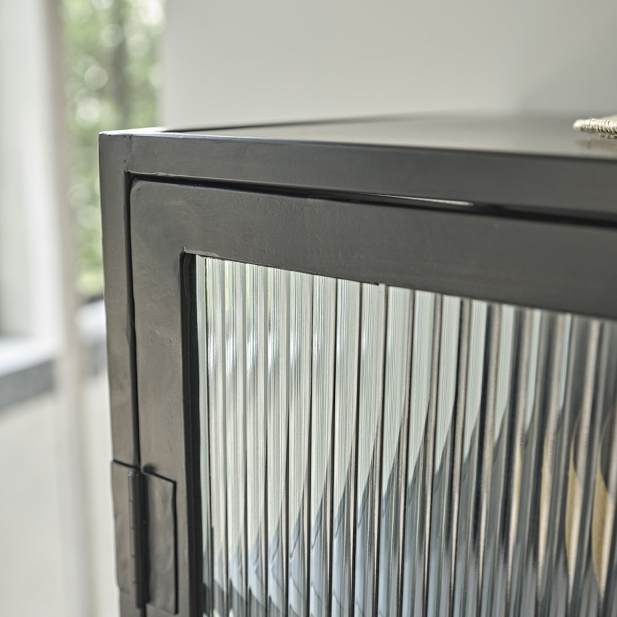 OCTAV - Buffet aus Metall und Wellglas 70 cm