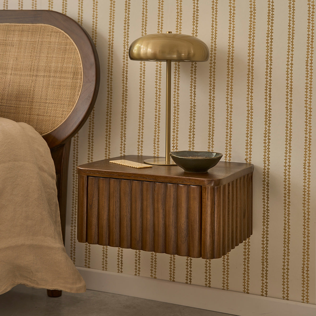 TRINIDAD - Table de chevet en mindi massif supendue 45 cm