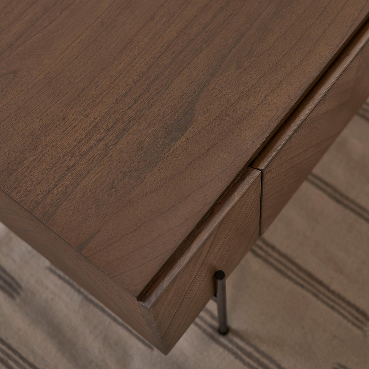 CALIX - Table basse en mindi massif et métal finition noyer 120 cm