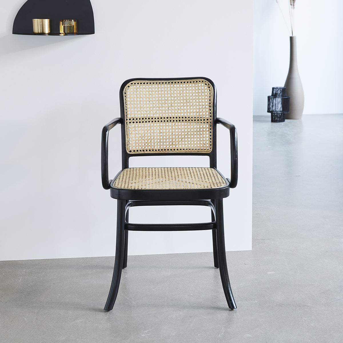 ARON - Lot de 2 chaises avec accoudoirs en acajou massif et cannage