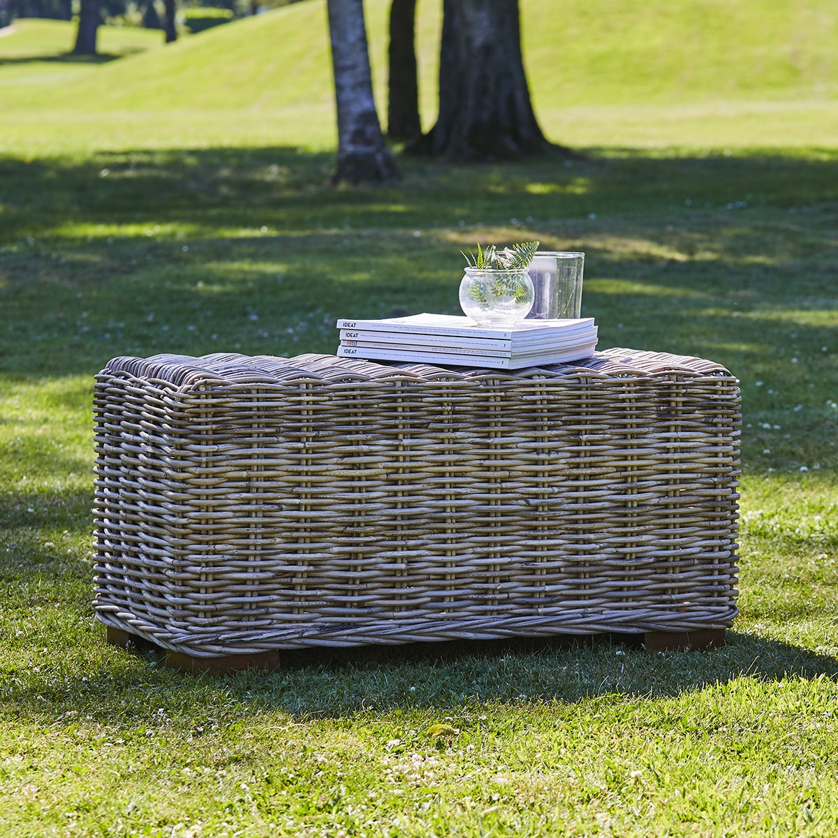 MUSA - Table basse en kubu naturel