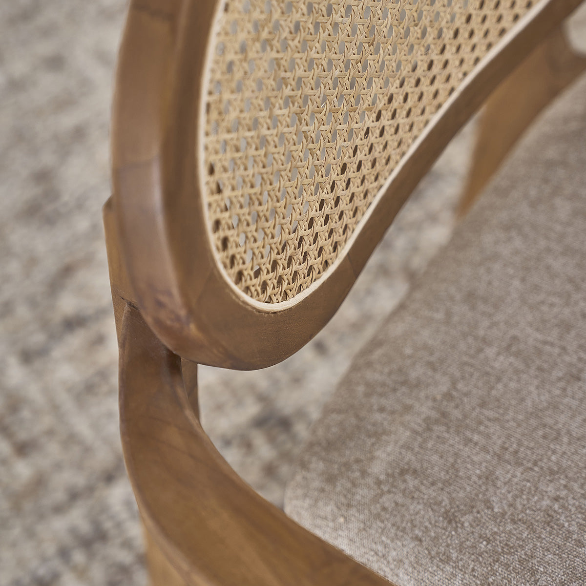 SABI - Fauteuil en teck massif, cannage et tissu grège