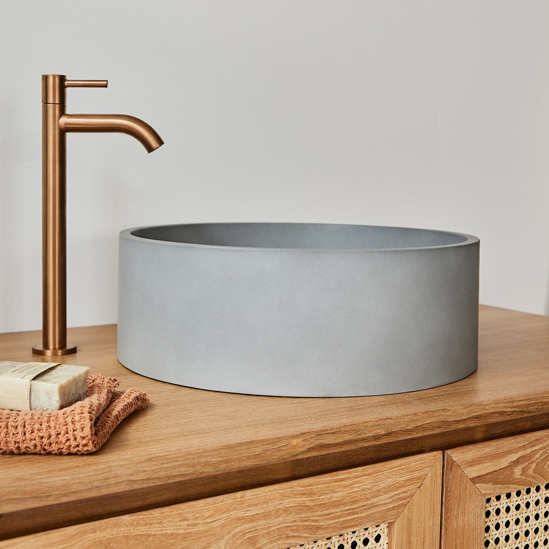PURE - Lavabo in cemento grigio Ø37 cm