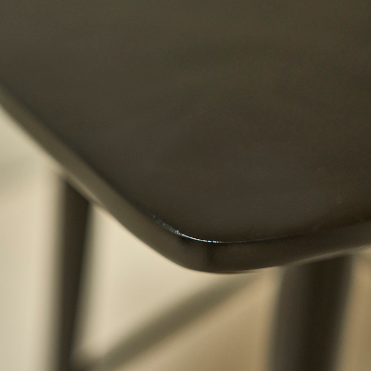 AMBRE - Sgabello in teak massello nero 65 cm