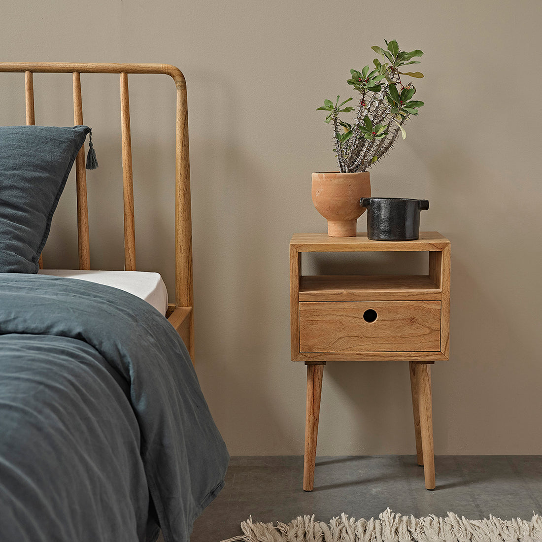 ESMEE - Table de chevet en mindi massif 65 cm