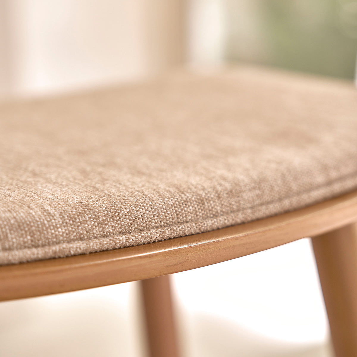 AMBRE - Tabouret en teck massif et velours grège 65 cm