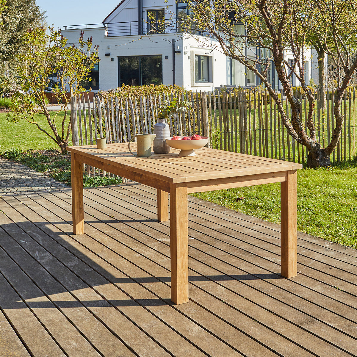 GABRIELLE - Ausziehbarer Gartentisch aus recyceltem massivem Teakholz für 8/10 pers.