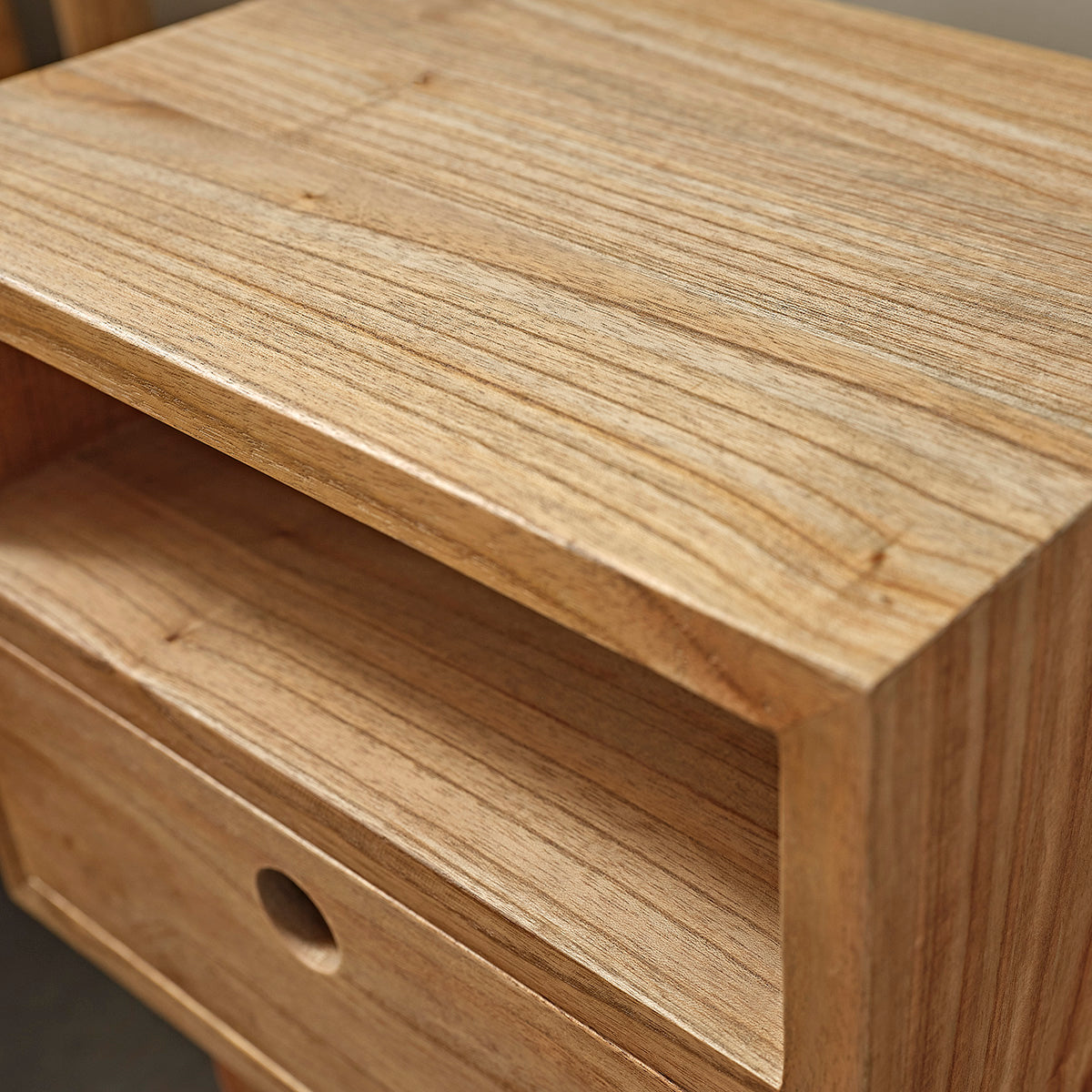 ESMEE - Nachttisch aus massivem Mindi 65 cm