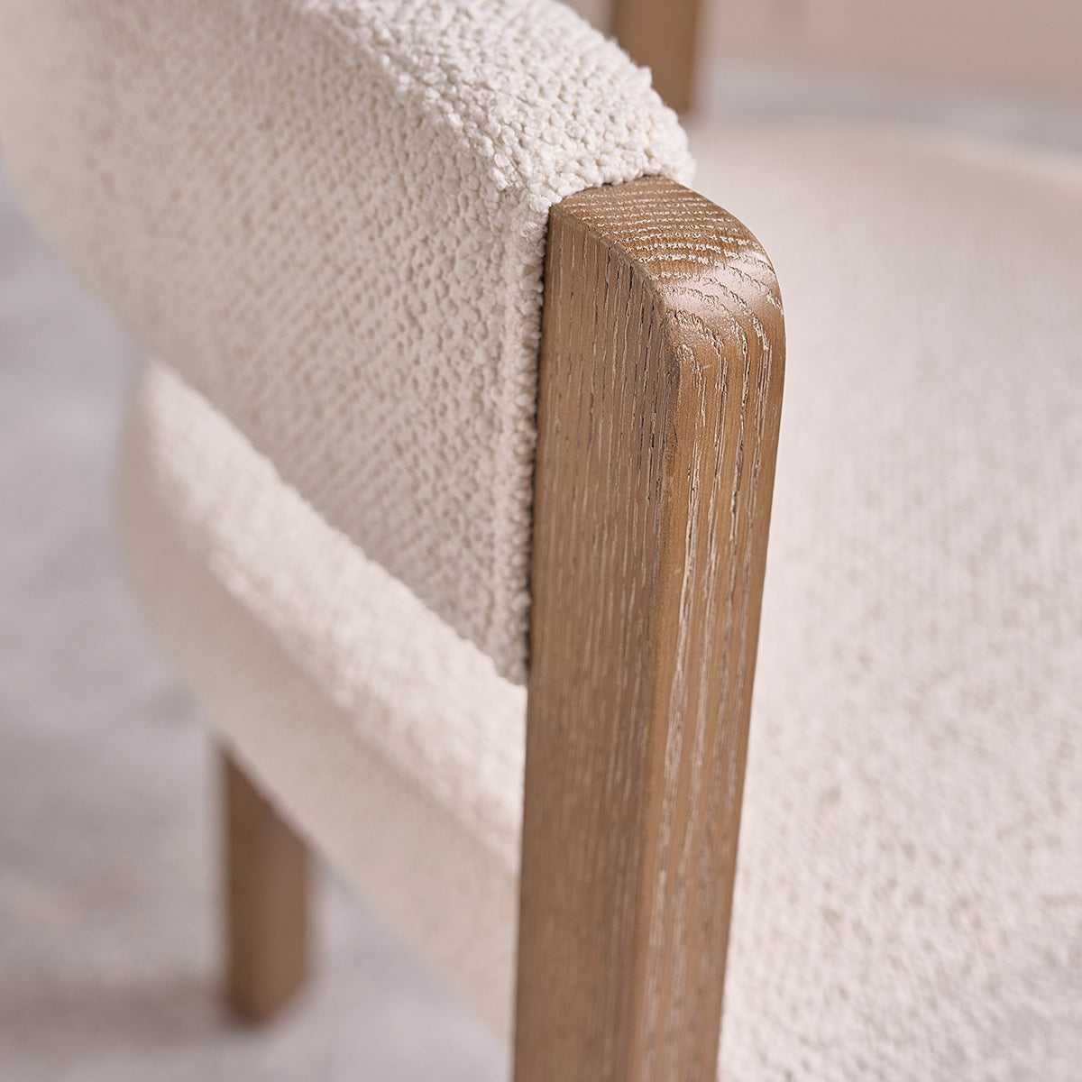 CLÉA - Lot de 2 chaises en chêne et tissu bouclette