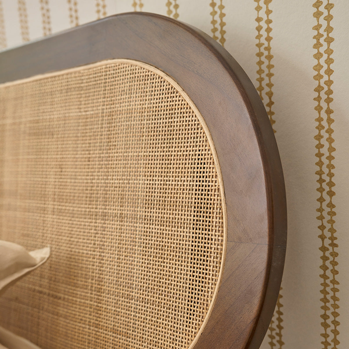 LILA - Bett aus Mindi-Holz und Rohrgeflecht mit Walnuss-Finish, 160 cm