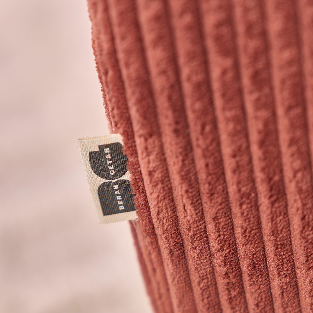 ALPHONSE - Gerades 3-Sitzer-Sofa aus terrakottafarbenem Cord