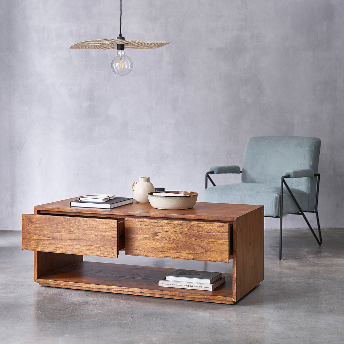 MILO - Couchtisch aus massivem Mindiholz mit Nussbaum-Oberfläche 120 cm