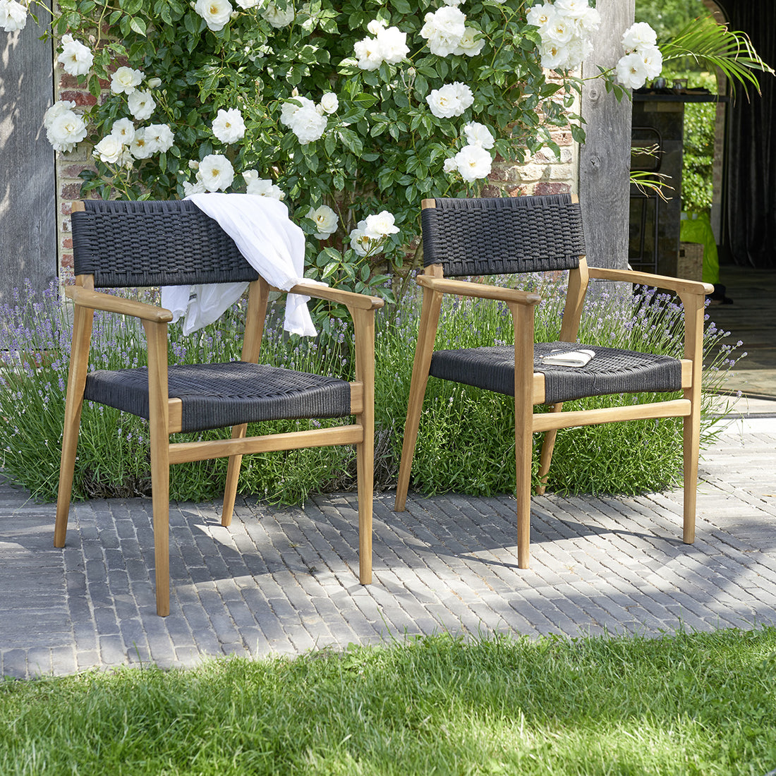 ESTHER - Fauteuil de jardin en teck massif et cordage noir (lot de 2)