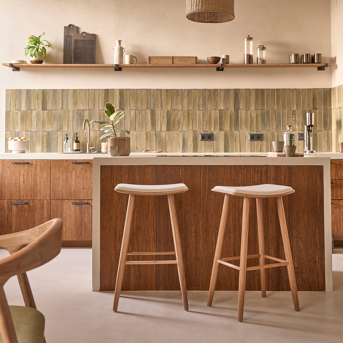 AMBRE - Sgabello in teak massello con seduta bouclé 75 cm