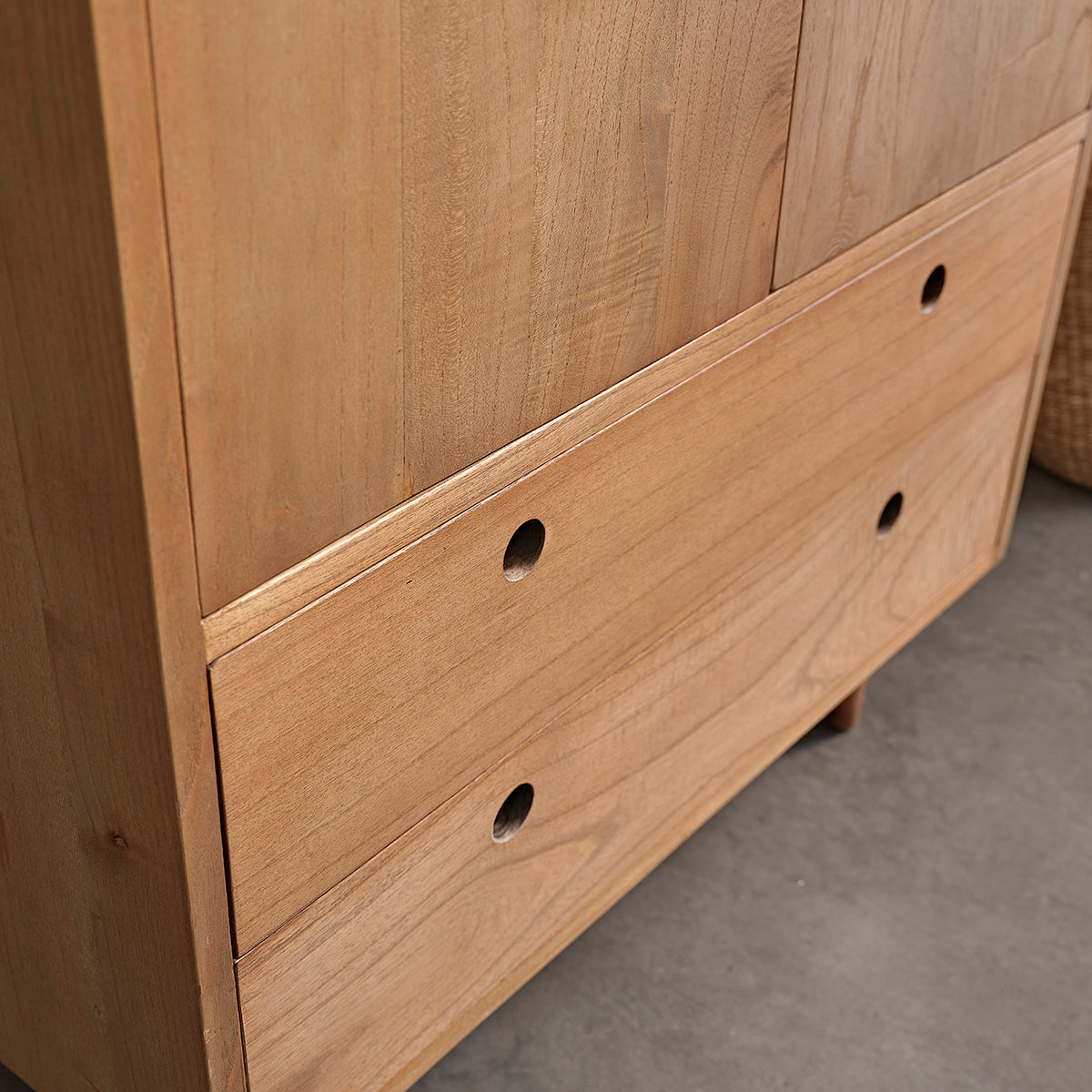 ESMEE - Schrank aus massivem Mindi 190