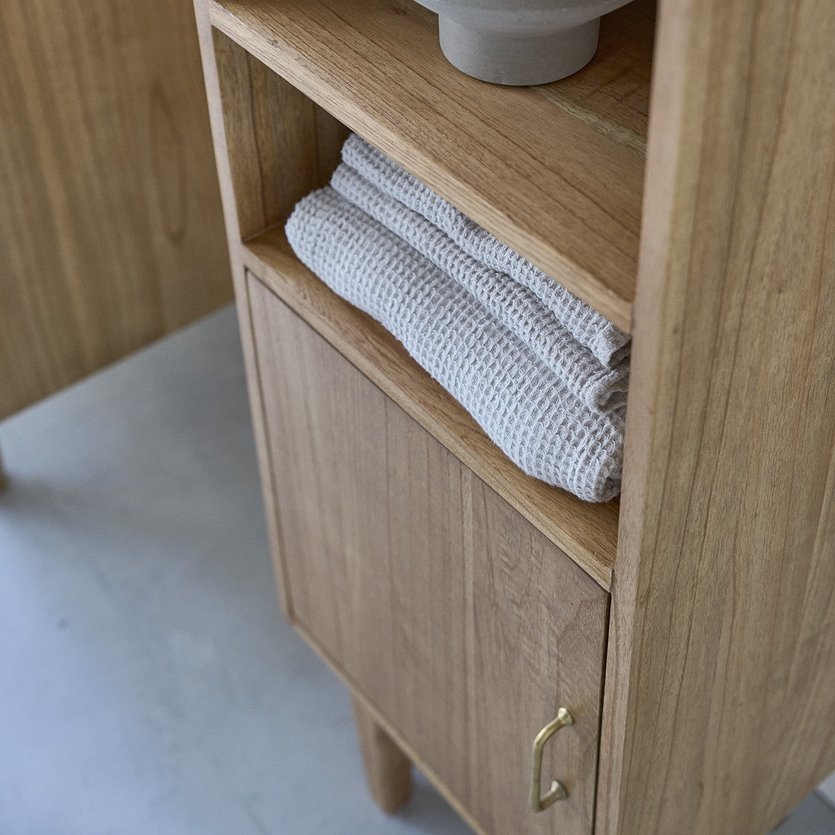 FIFTIES - Colonne de salle de bain en mindi massif 150 cm