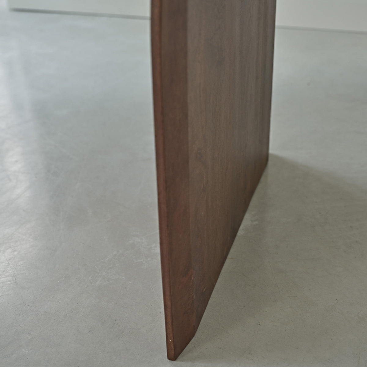 OCTAVIE - Tisch aus massivem Mangoholz mit Walnuss-Finish 6/8 pers.