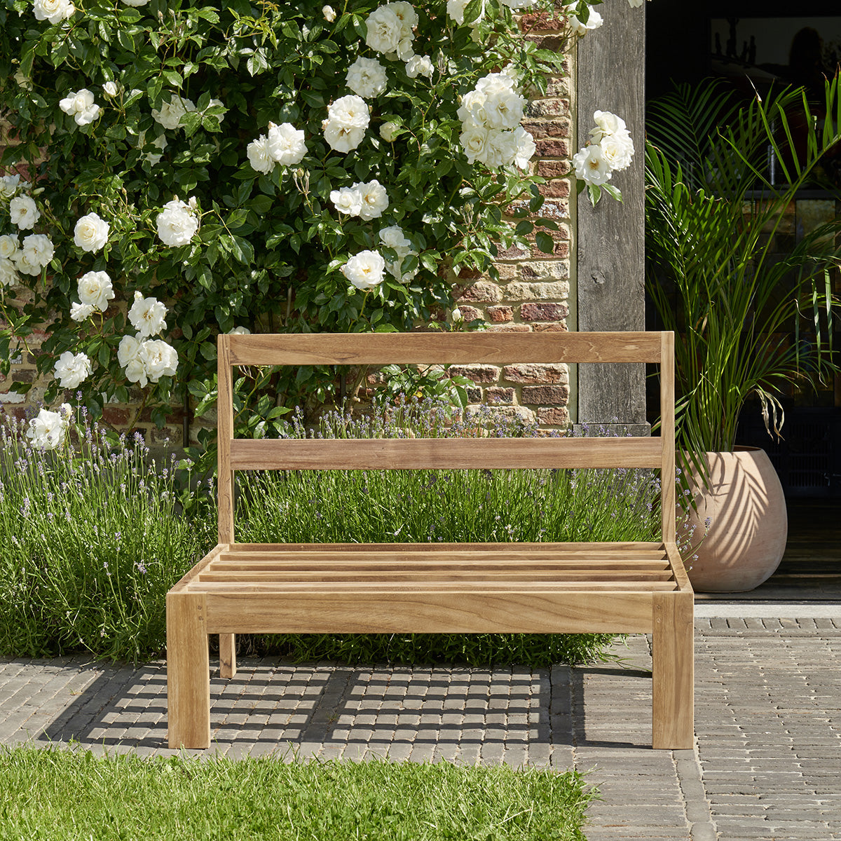 PALMA - Gartensessel aus weißem, massivem Teakholz