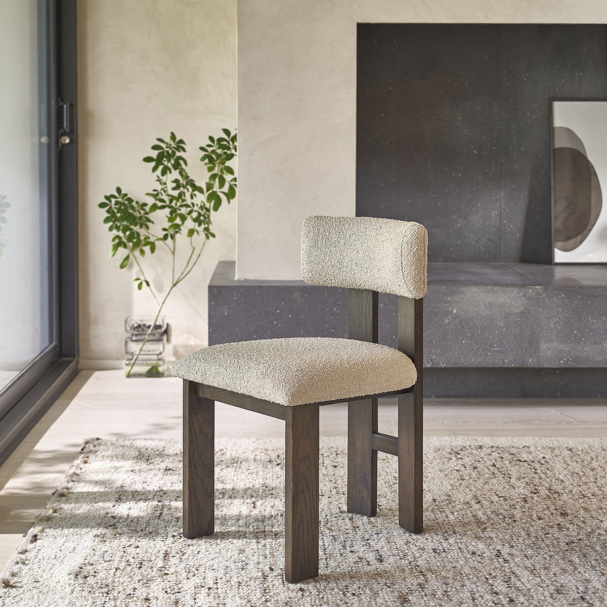 NOÉ - Sedia in rovere massello marrone con tessuto bouclé beige