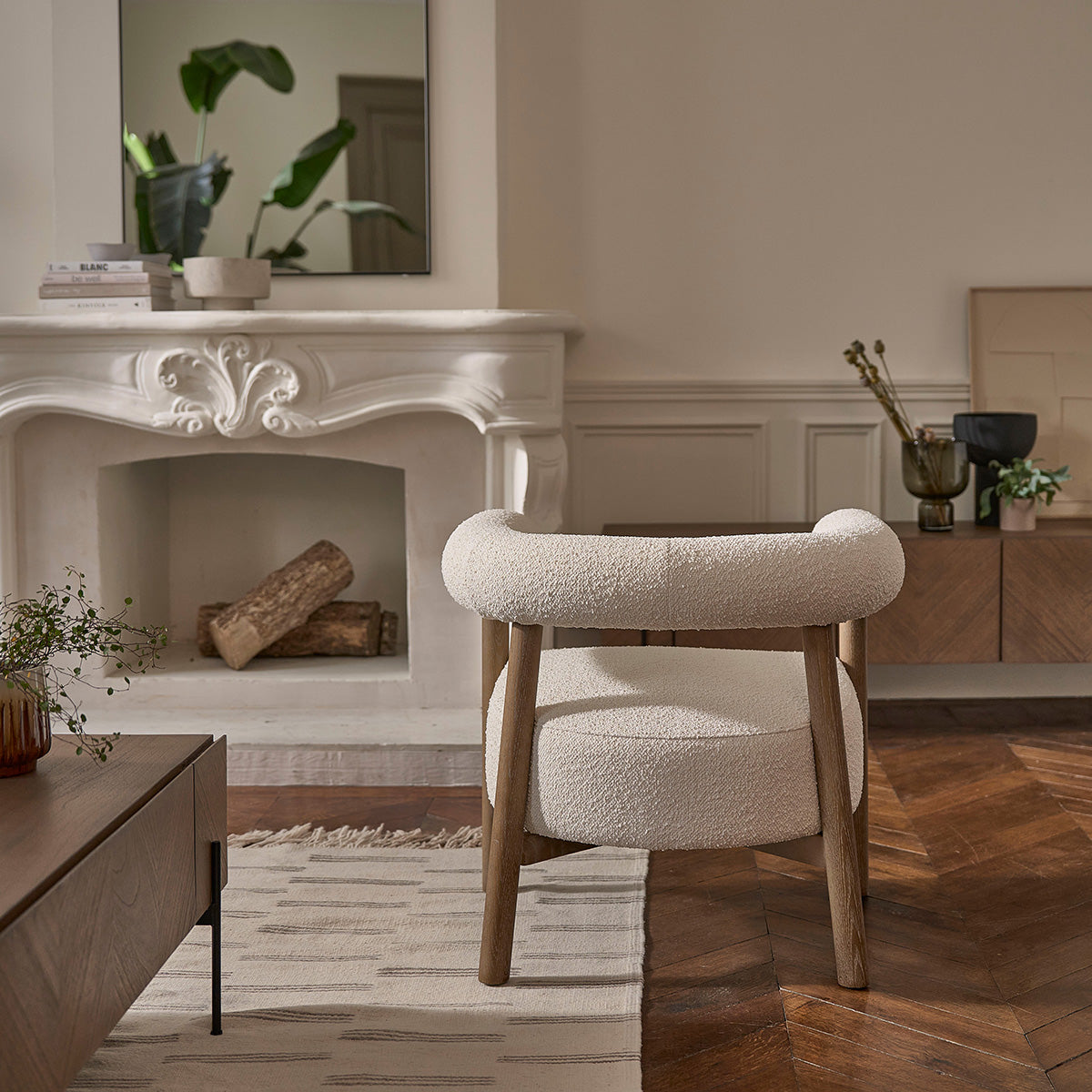 DUNE - Fauteuil rond en chêne massif et tissu bouclette écrue