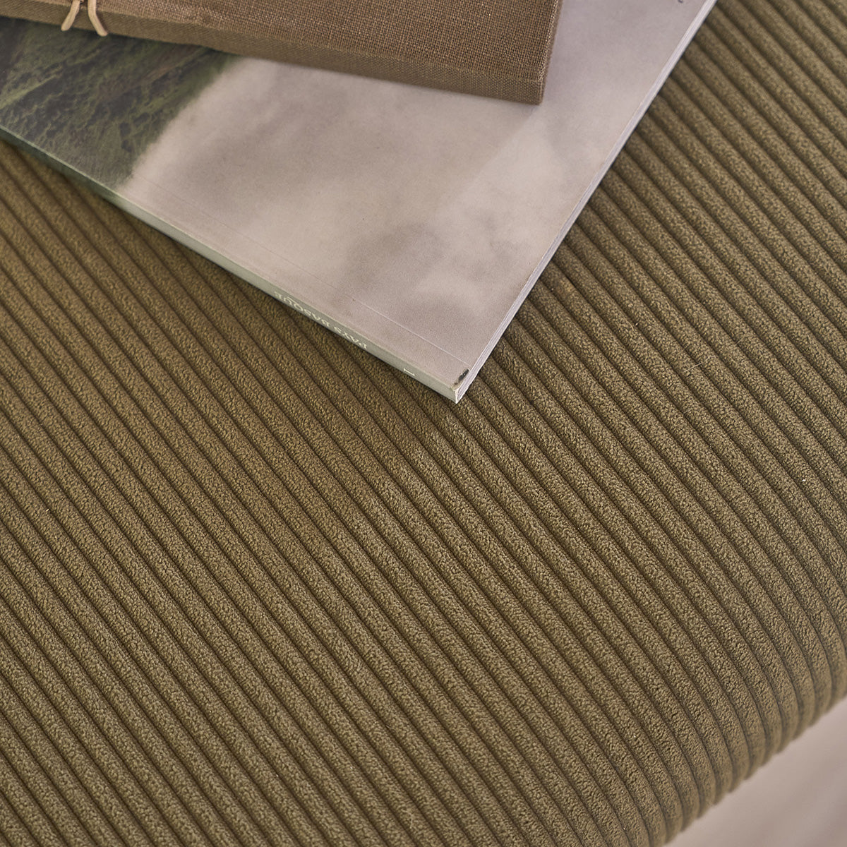 AMBRE - Panca in teak massello e velluto a coste verde 100 cm