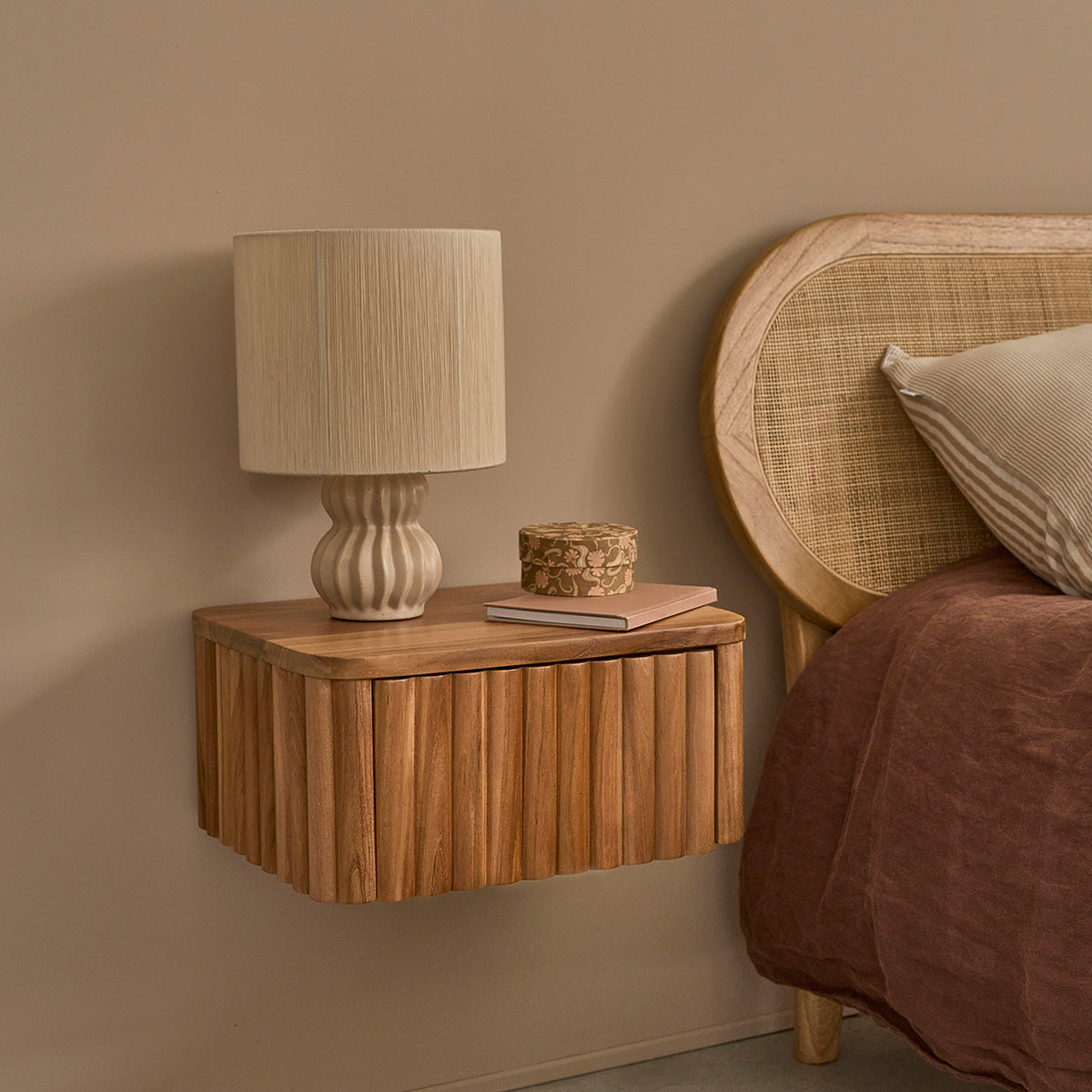 BELIZE - Comodino sospeso in legno teak 45 cm