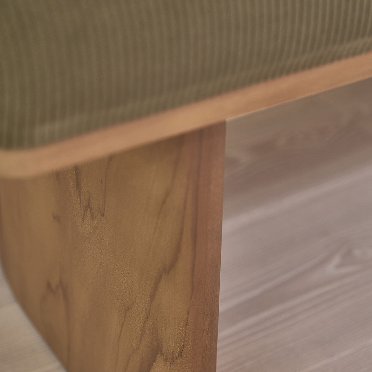 AMBRE - Banc en teck massif et tissu velours cotelé vert 100 cm